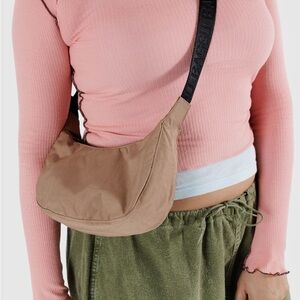 BAGGU SMALL NYLON CRESCENT IN COLOR COCOA NWOT
